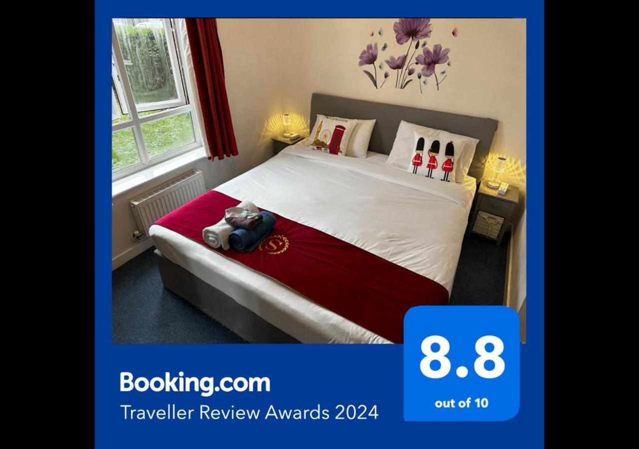 London 2 Bed 2 Bath Apartment Holiday Home - Free Parking - 3Min Walk To The Train Station - 19Min To London Liverpool Street 5Min To Victoria Line 1Gb Broadband Super Fast Internet Ground Floor 100S Of Shops Restaurants Bakeries 24-Hour Asda Superst Exterior photo