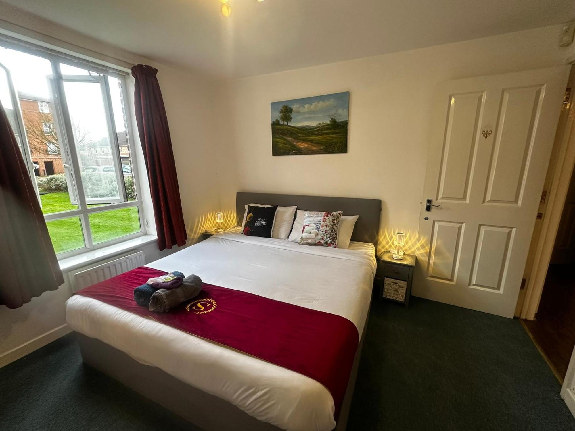 London 2 Bed 2 Bath Apartment Holiday Home - Free Parking - 3Min Walk To The Train Station - 19Min To London Liverpool Street 5Min To Victoria Line 1Gb Broadband Super Fast Internet Ground Floor 100S Of Shops Restaurants Bakeries 24-Hour Asda Superst Exterior photo