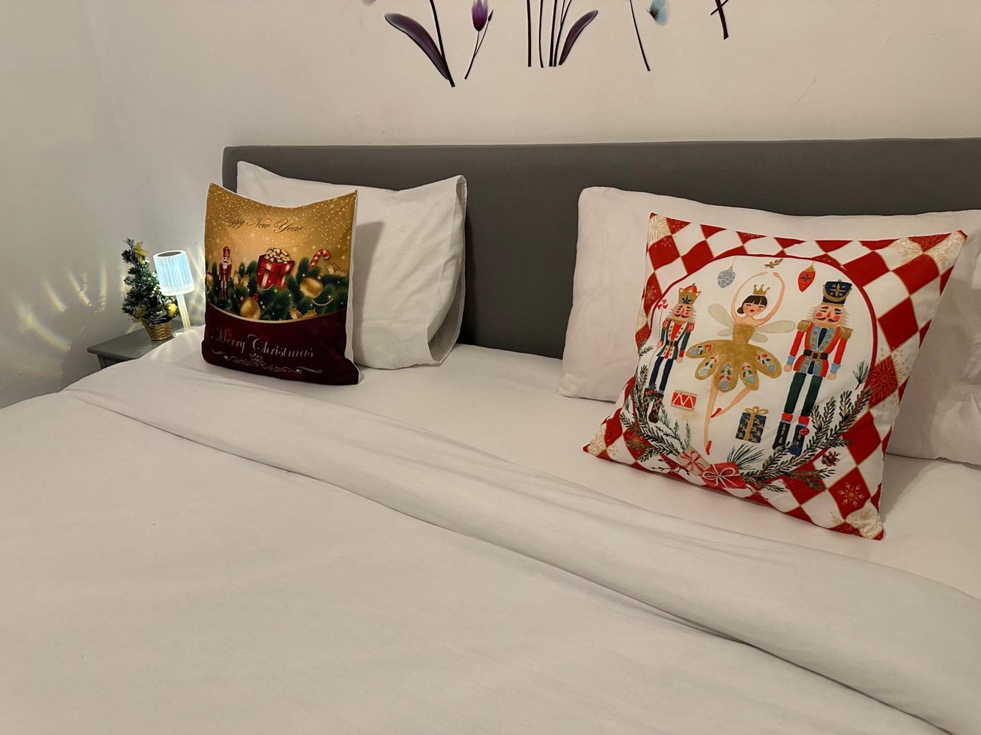 London 2 Bed 2 Bath Apartment Holiday Home - Free Parking - 3Min Walk To The Train Station - 19Min To London Liverpool Street 5Min To Victoria Line 1Gb Broadband Super Fast Internet Ground Floor 100S Of Shops Restaurants Bakeries 24-Hour Asda Superst Exterior photo