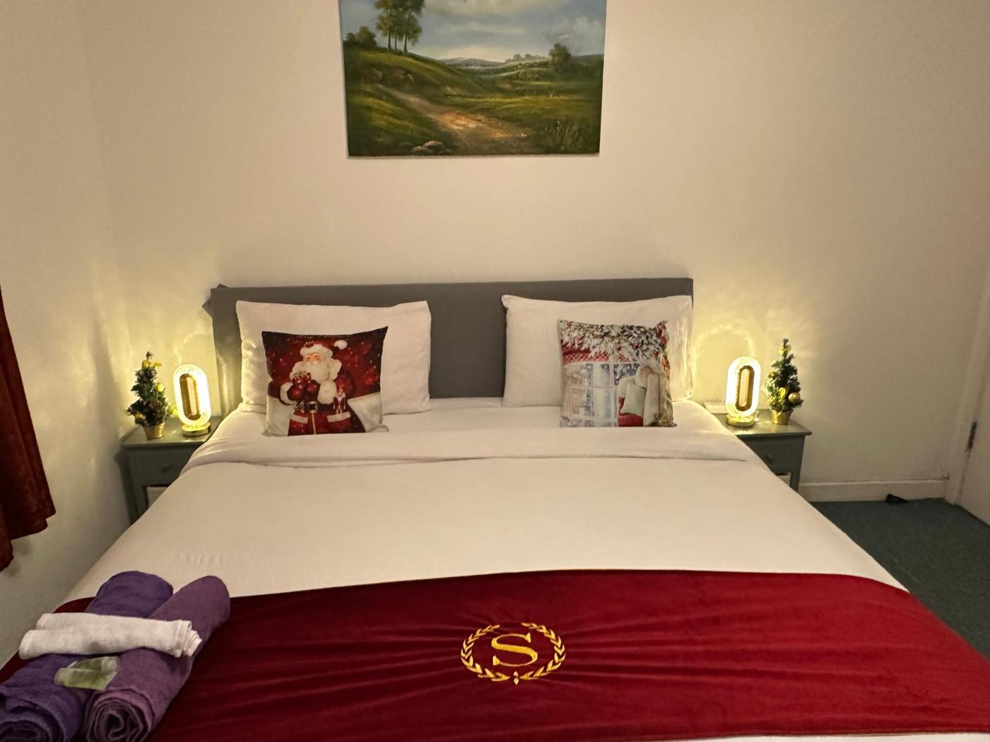 London 2 Bed 2 Bath Apartment Holiday Home - Free Parking - 3Min Walk To The Train Station - 19Min To London Liverpool Street 5Min To Victoria Line 1Gb Broadband Super Fast Internet Ground Floor 100S Of Shops Restaurants Bakeries 24-Hour Asda Superst Exterior photo