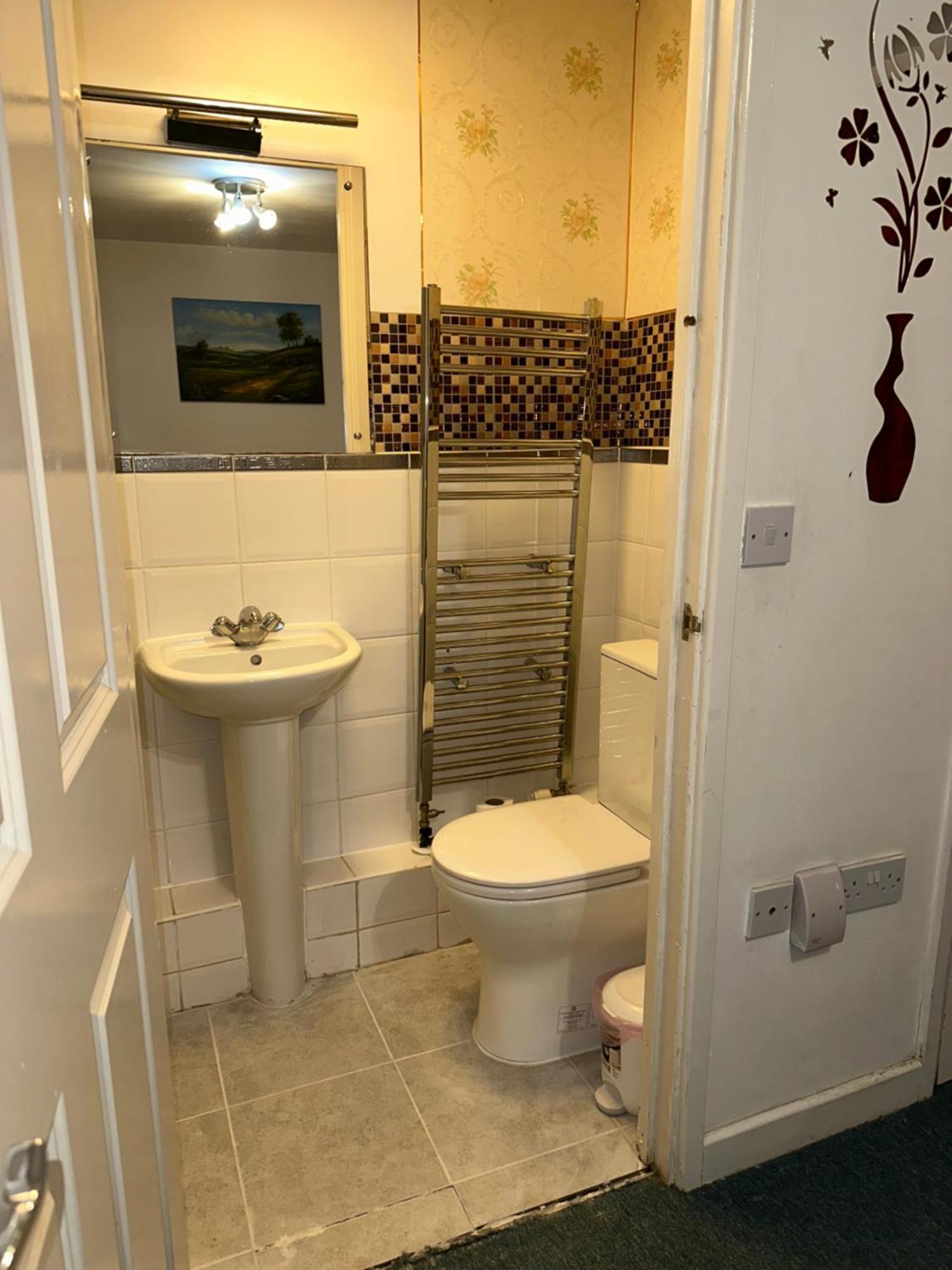 London 2 Bed 2 Bath Apartment Holiday Home - Free Parking - 3Min Walk To The Train Station - 19Min To London Liverpool Street 5Min To Victoria Line 1Gb Broadband Super Fast Internet Ground Floor 100S Of Shops Restaurants Bakeries 24-Hour Asda Superst Exterior photo